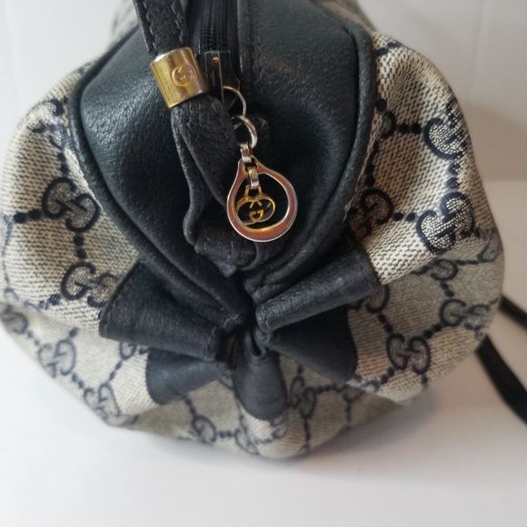 Auth. Vintage Gucci Crossbody w/Dustbag - Picture 5 of 8